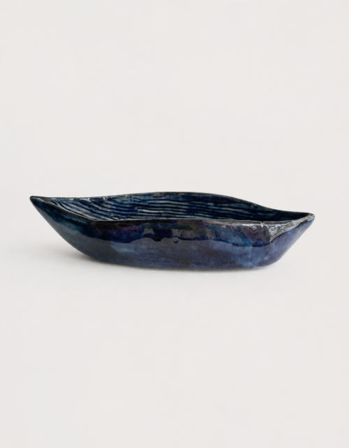 Leaf shaped ceramic small dish
