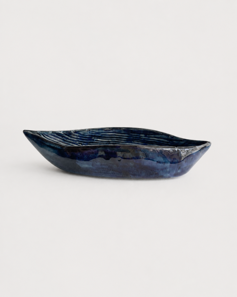 Leaf shaped ceramic small dish
